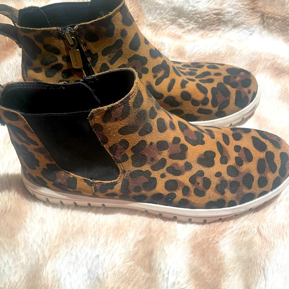 Blondos leopard print waterproof boots.